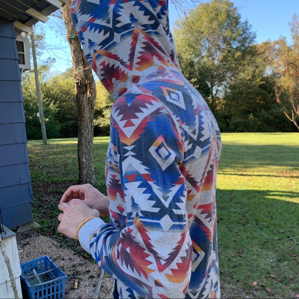 Lightweight Hoodie Aztec Pattern - image 3